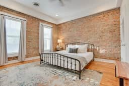 Red Door Apartment 2.0