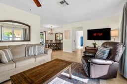 Honey Glow Bungalow - Image 5