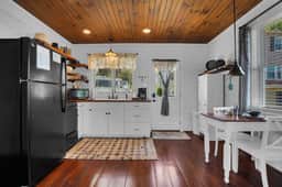 Golden Valley Cottage