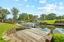 Lake Escape Cottage - Image 2