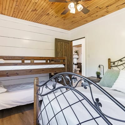 Adventure Oak Lodge