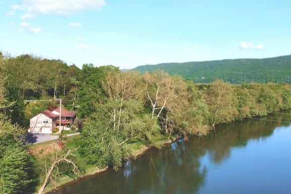 Lazy Bass Lodge - Image 1