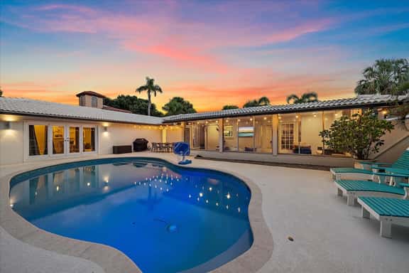 Surfside Villa - Image 1
