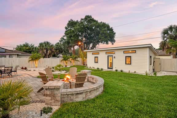 Honey Glow Bungalow - Image 1