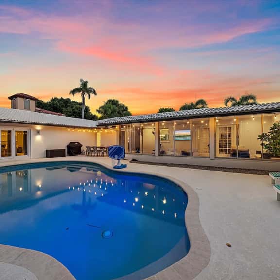 Surfside Villa - Image 1