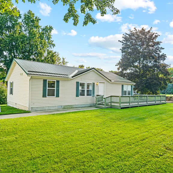 Lake Escape Cottage - Image 1