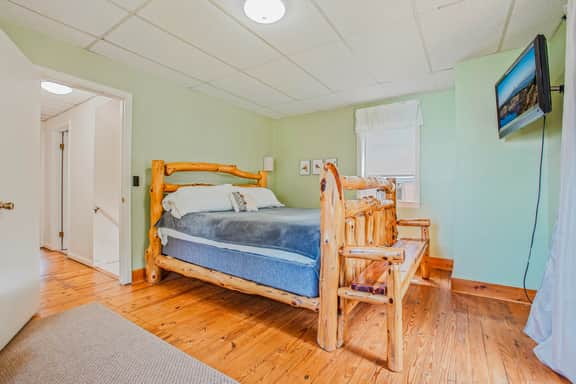 Frog Hollow Lodge