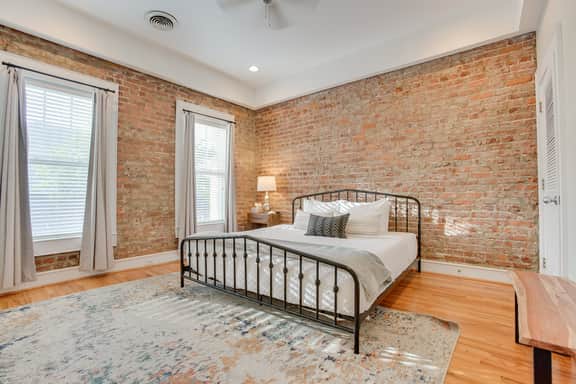 Red Door Apartment 2.0