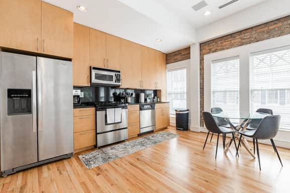 Red Door Apartment 2.0
