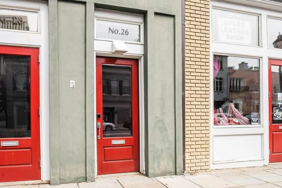 Red Door Apartment 2.0
