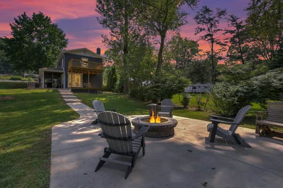 Frog Hollow Lodge