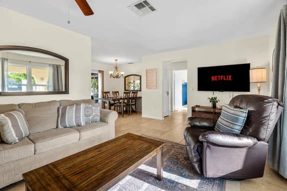 Honey Glow Bungalow - Image 5