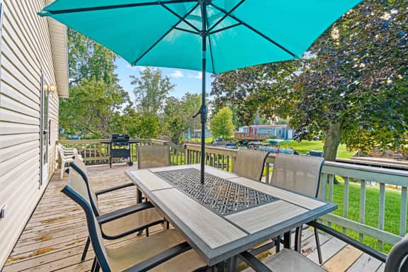 Lake Escape Cottage - Image 3