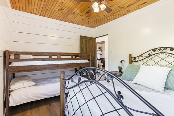 Adventure Oak Lodge