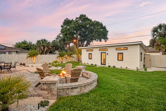 Honey Glow Bungalow - Image 1