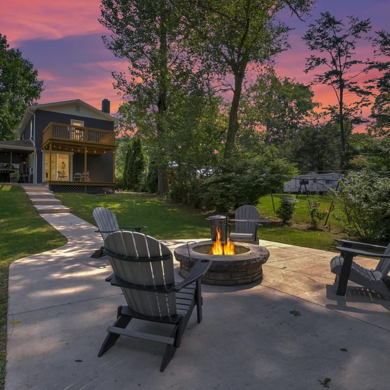 Frog Hollow Lodge