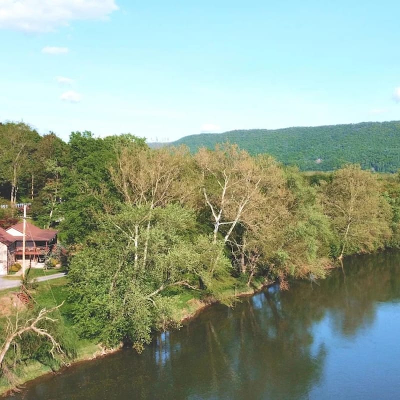 Lazy Bass Lodge